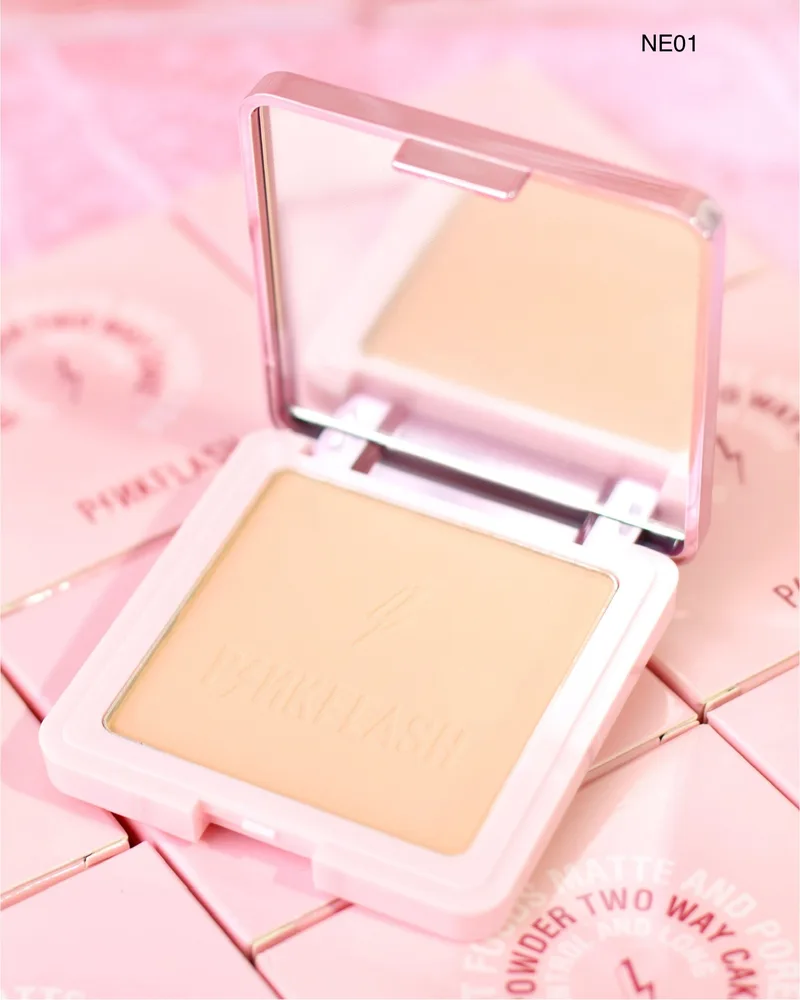 Polvo compacto Pink Flash acabado uniforme y natural